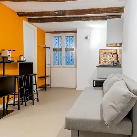 Tra I Vicoli Di Napoli, La Olivella Design E Apartment Naples